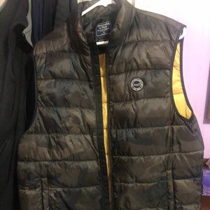 Abercrombie and Fitch Camo Vest Men's Size M Water Resistant Hardly worn